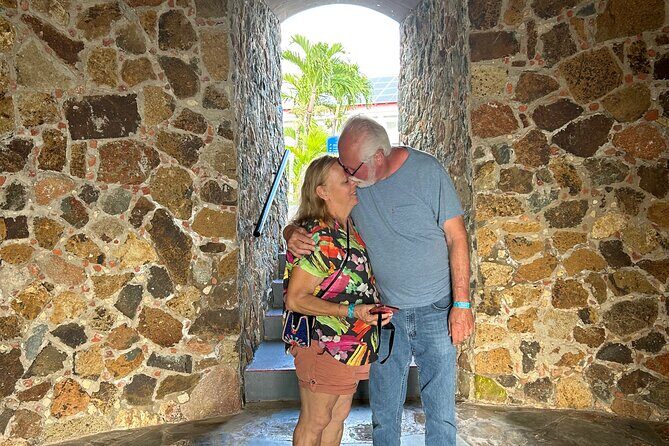 Best Jeep Tour of ST.Thomas Virgin Islands - Stop 1: Drake’s Seat for Megan’s Bay Views and Quick Photo Strategy