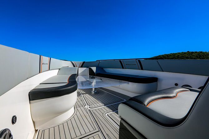 Midnight Sun Charters - 37ft OBSIDIAN - What to Wear and Bring for Maximum Comfort
